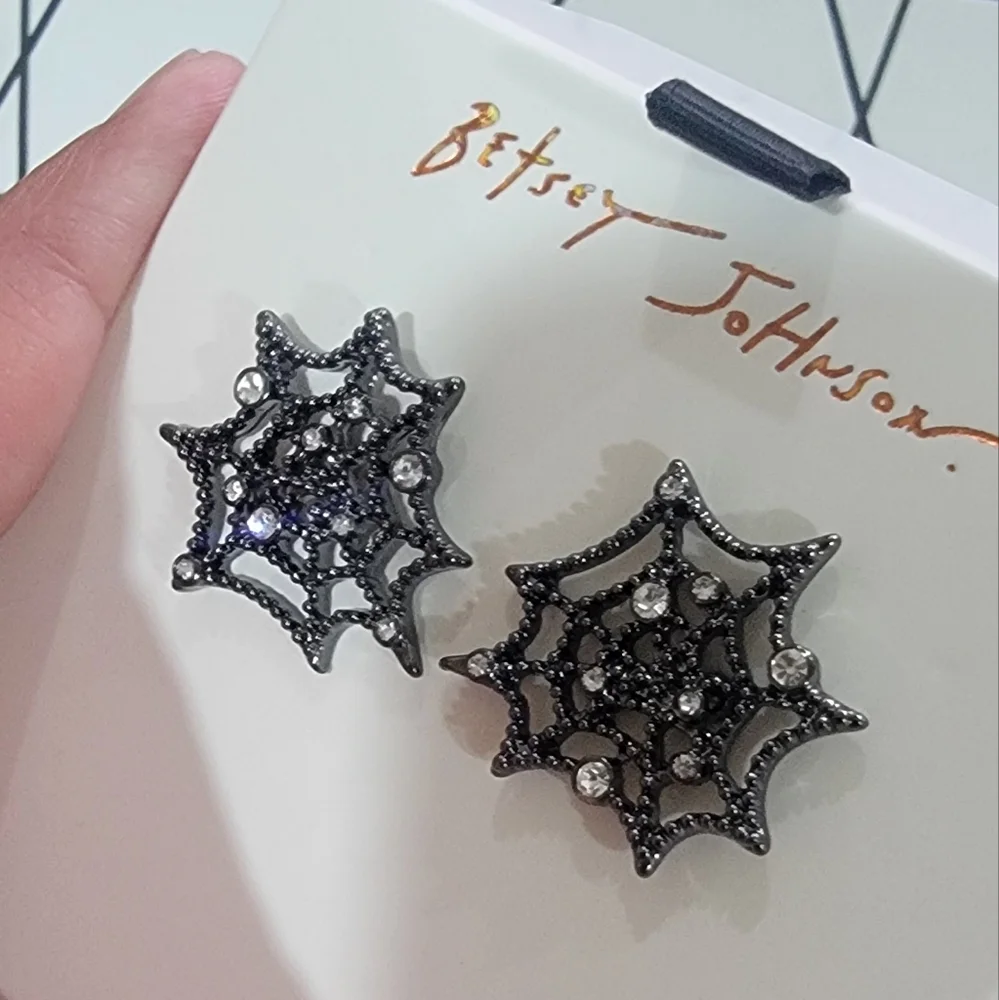 Betsey Johnson spiderweb 🕸 earrings - Picture 2 of 10